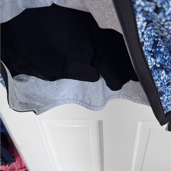 Tuckernuck Sport golf skort, size M - Picture 2 of 5